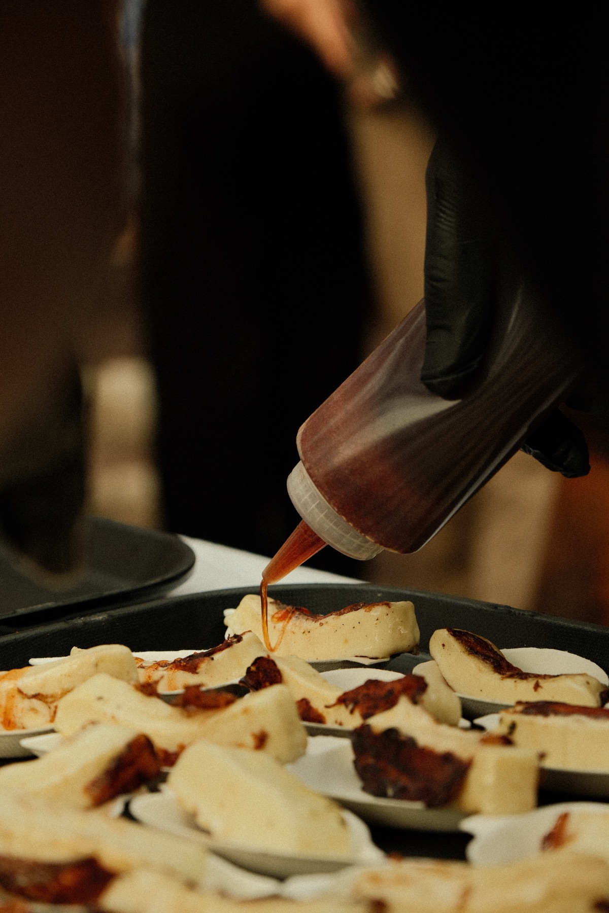 Brasero dôme et tranches de viande dressées